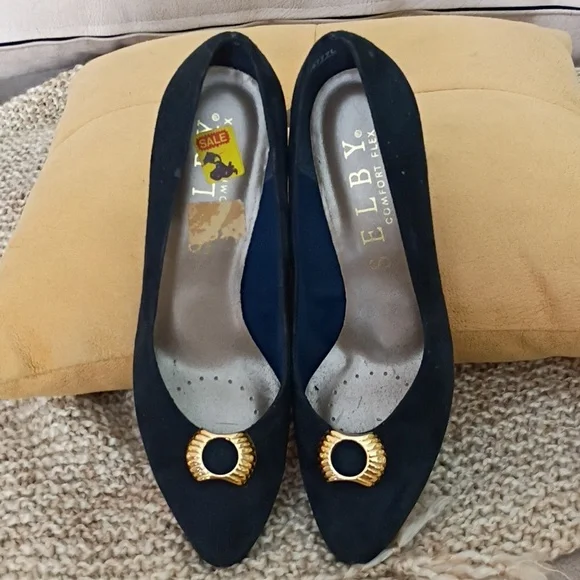 NWT.Selby Vintage Navy Heels with Gold Accent - Picture 5 of 10